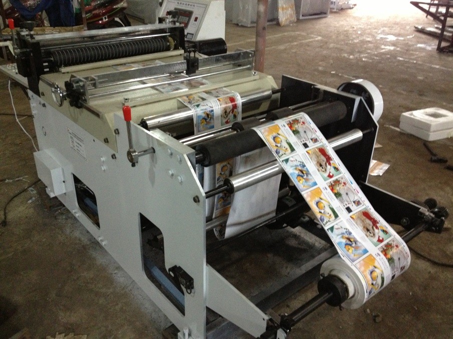 Cutting machine for paper